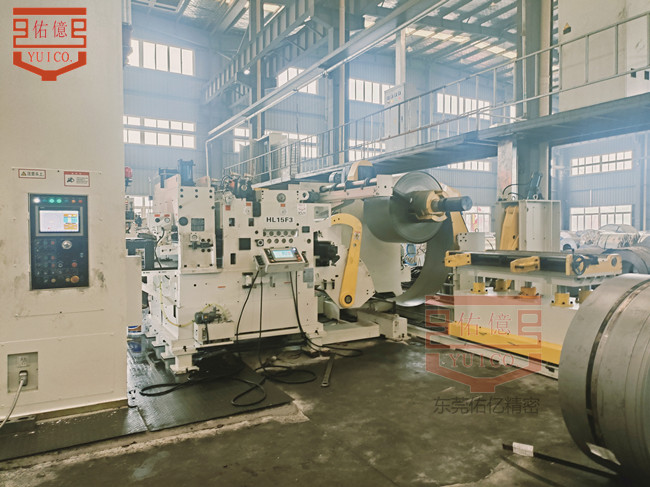 汽車配件底盤沖壓生產中：1250噸沖床配套高強板三合一送料機的應用