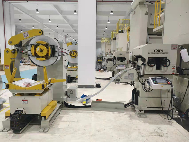 如何正確操作三合一伺服送料機？上料與進料全流程講解